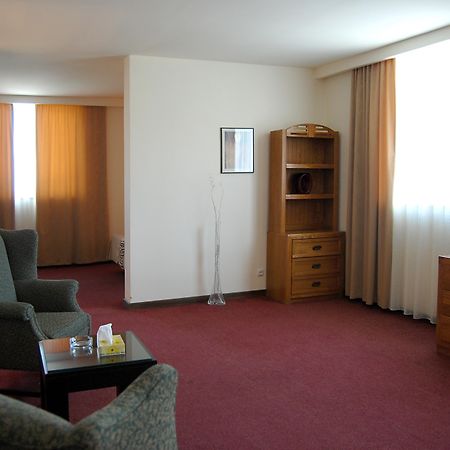 Regineh Hotel Erévan Extérieur photo