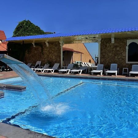 Regineh Hotel Erévan Extérieur photo