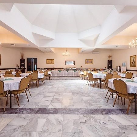 Regineh Hotel Erévan Extérieur photo