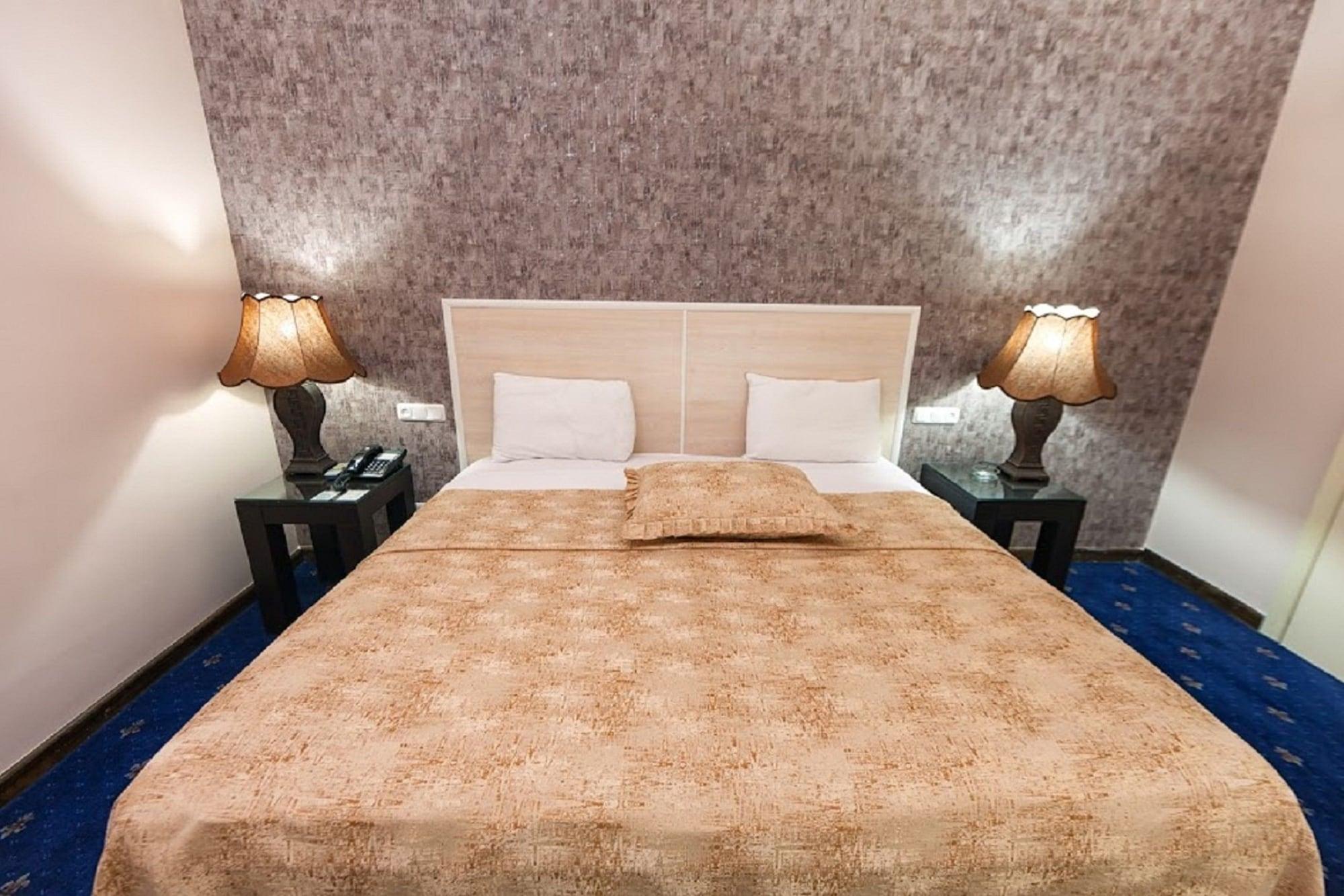 Regineh Hotel Erévan Extérieur photo