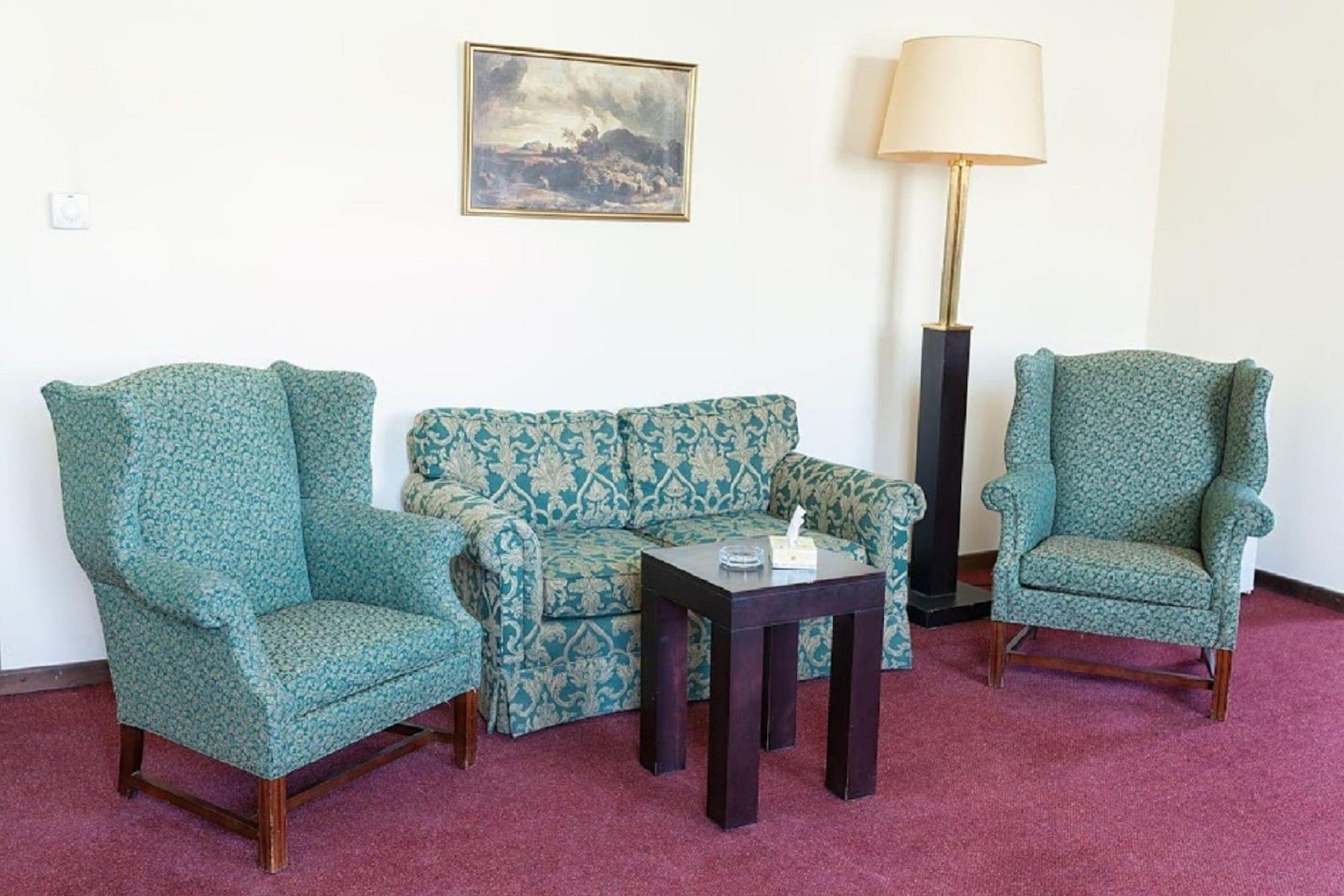 Regineh Hotel Erévan Extérieur photo
