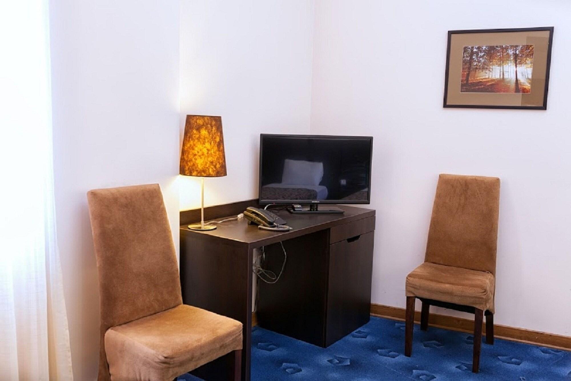 Regineh Hotel Erévan Extérieur photo