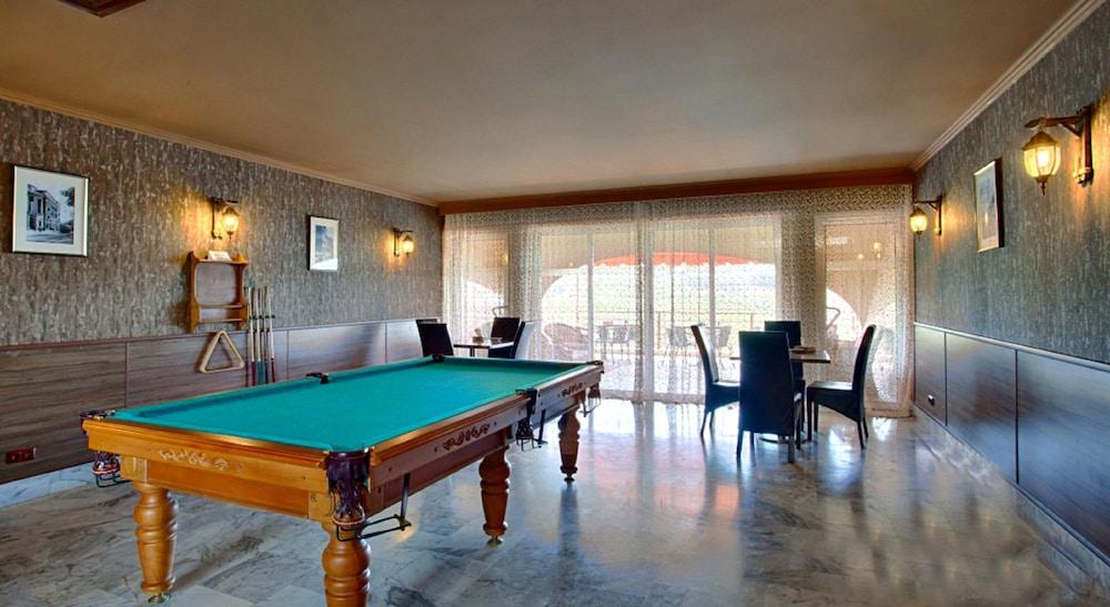 Regineh Hotel Erévan Extérieur photo