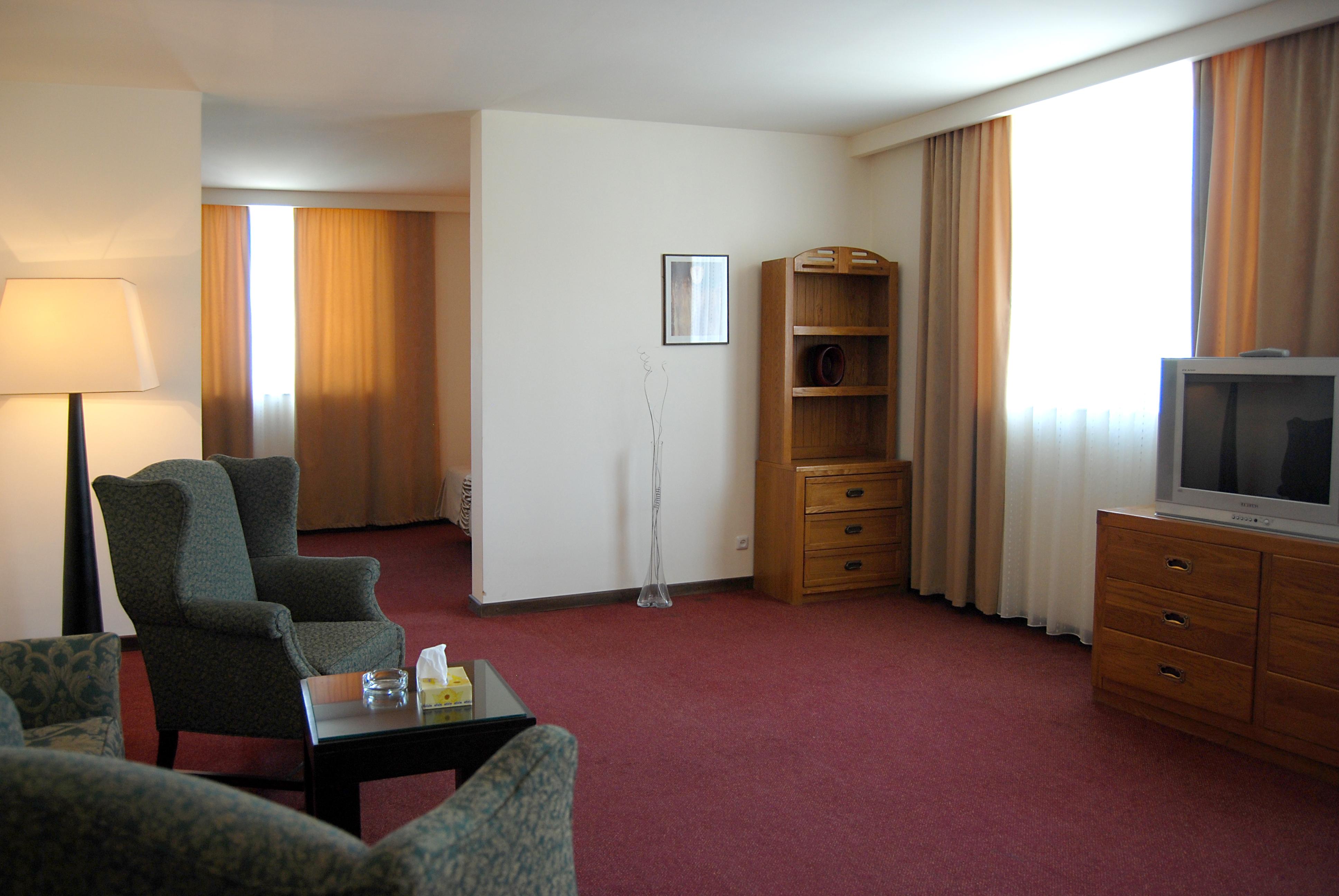 Regineh Hotel Erévan Extérieur photo