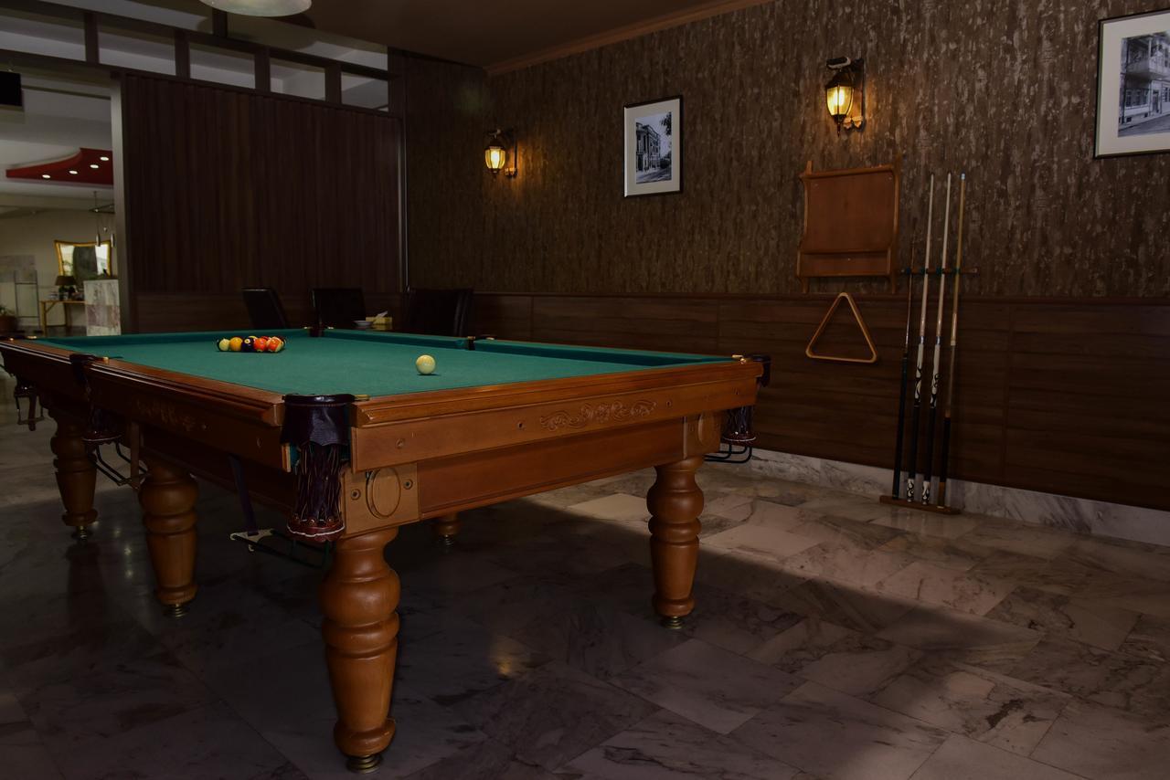 Regineh Hotel Erévan Extérieur photo